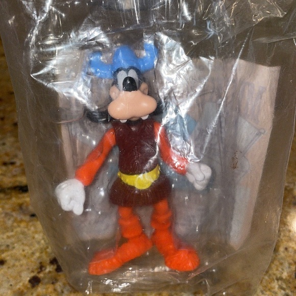 Mickey & Friends McDonald’s Happy Meal Epcot Center Goofy in Norway toy - Picture 1 of 6
